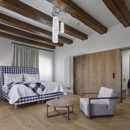 Lotrinsky Hotel Velke Pavlovice Luaran gambar