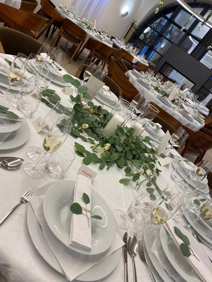 Lotrinsky Hotel Velke Pavlovice Luaran gambar