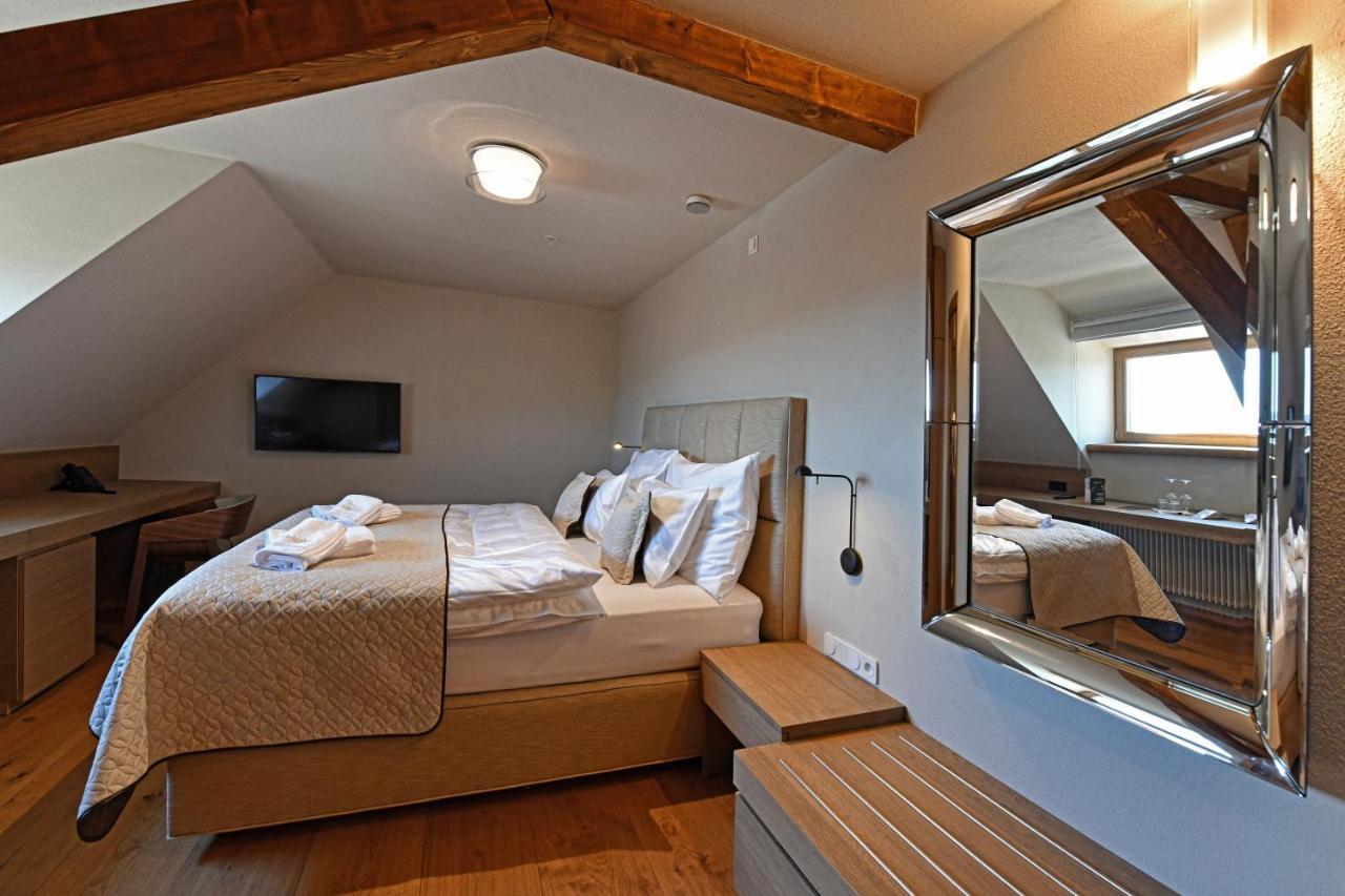 Lotrinsky Hotel Velke Pavlovice Luaran gambar
