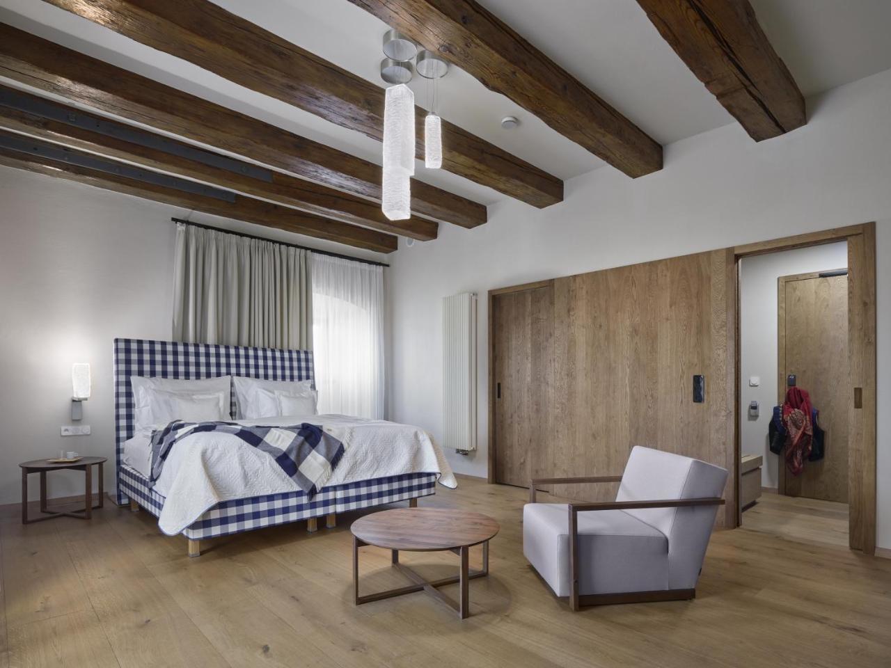 Lotrinsky Hotel Velke Pavlovice Luaran gambar