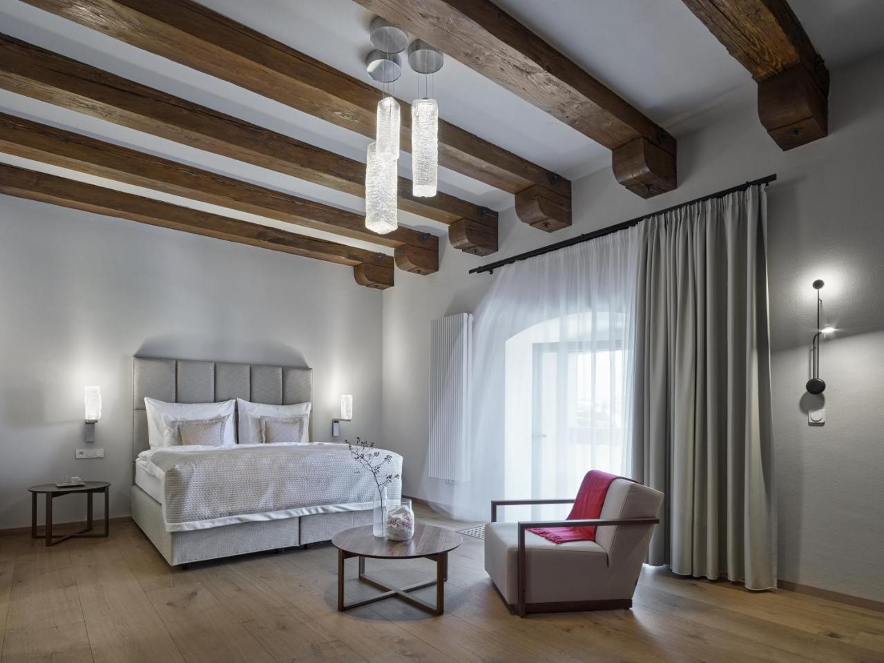 Lotrinsky Hotel Velke Pavlovice Luaran gambar