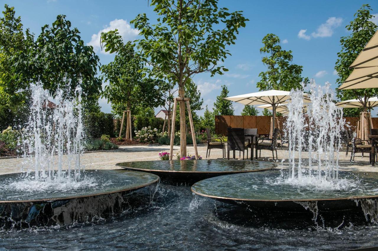 Lotrinsky Hotel Velke Pavlovice Luaran gambar