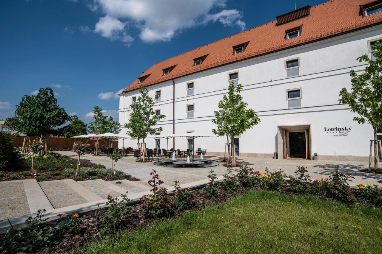 Lotrinsky Hotel Velke Pavlovice Luaran gambar