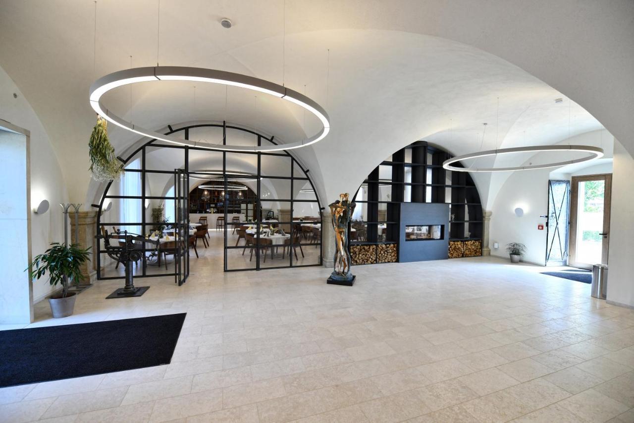 Lotrinsky Hotel Velke Pavlovice Luaran gambar